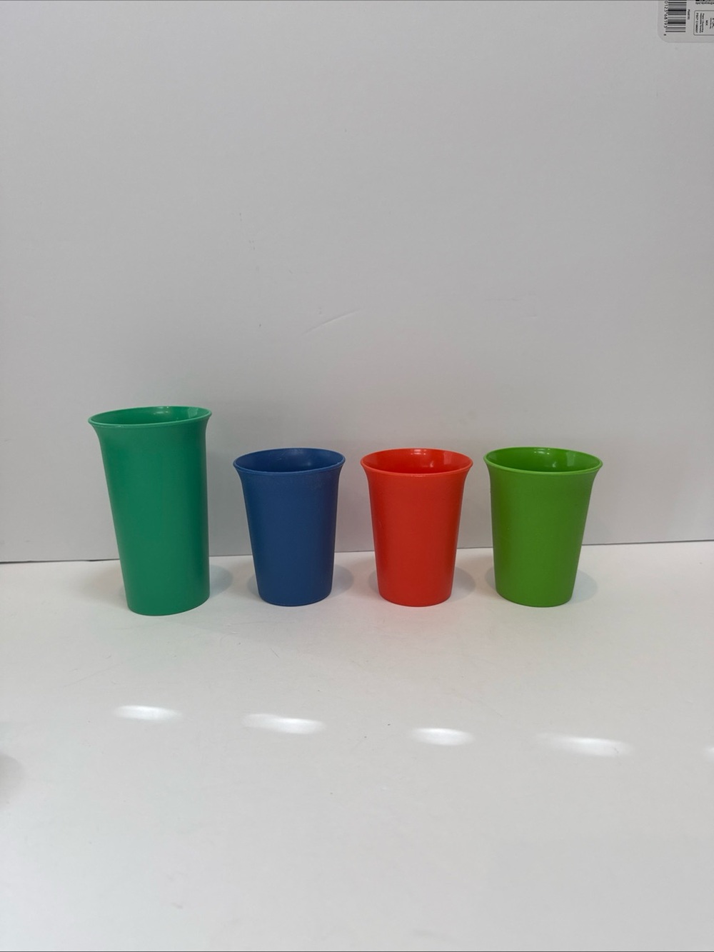 Tupperware drink cups kids lot 4 two sizes.